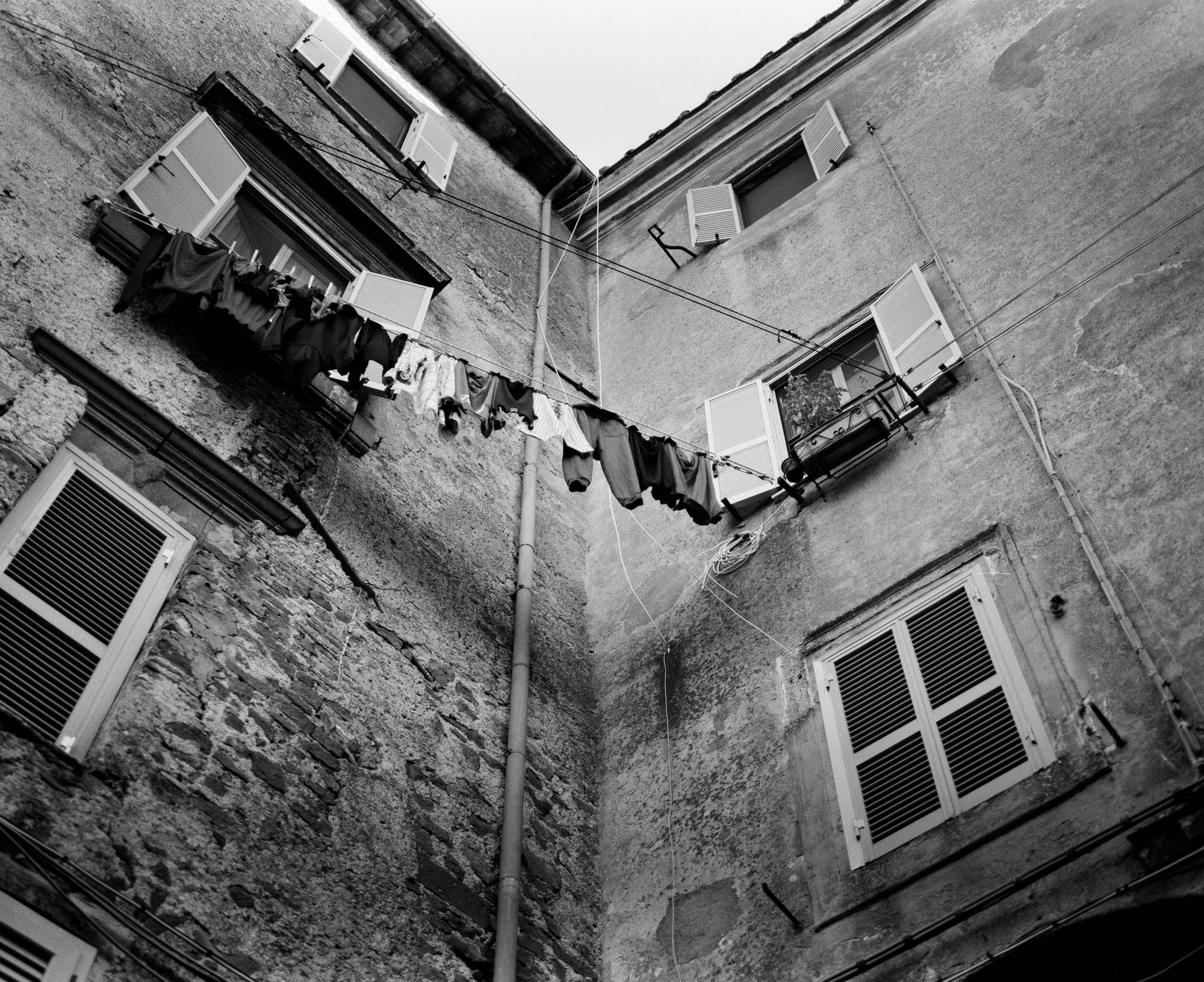 Black and white analog photograph shot on Mamiya RZ67 Pro II and Ilford Hp5 Plus in Italy by TheAnalogPhotographer (United States). [Travel]