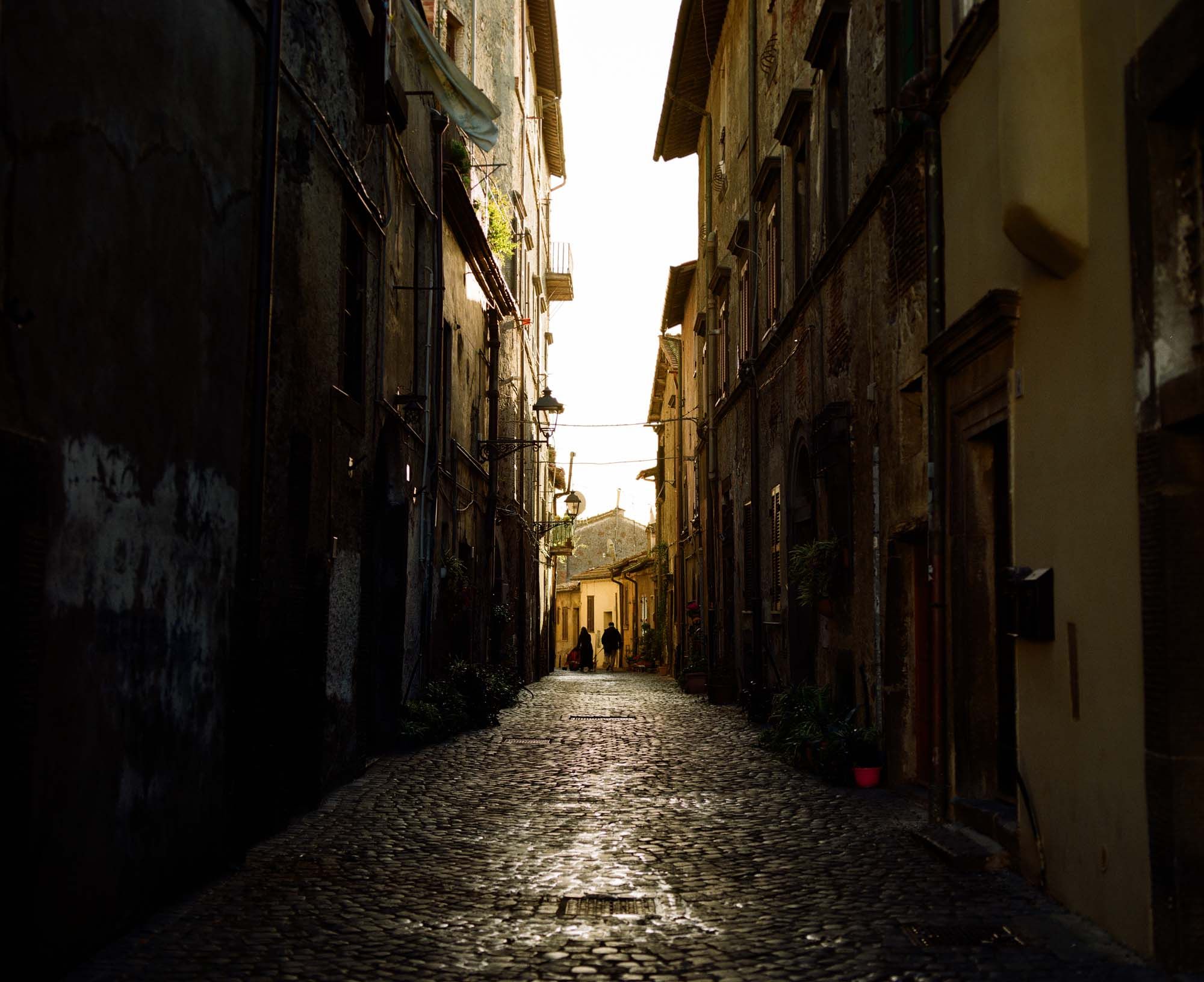 Color analog photograph shot on Mamiya RZ67 Pro II and Kodak Gold 200 in Italy by TheAnalogPhotographer (United States). [Travel]