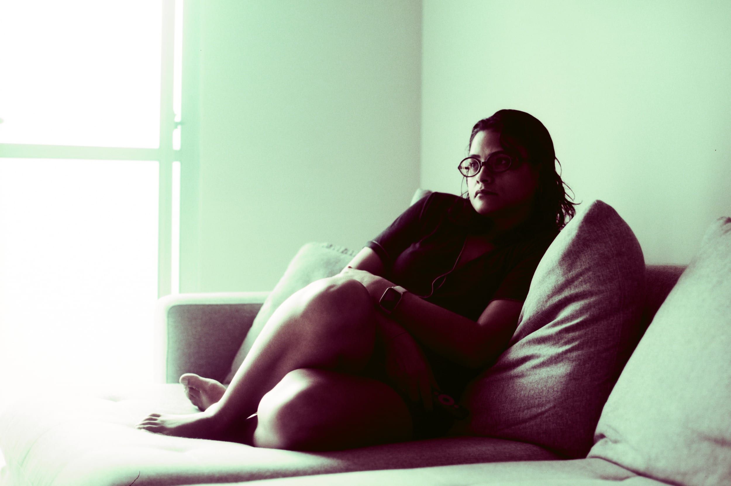 Color analog photograph shot on Canon EOS 5 and Kodak Vision 2383 with EF 50mm f/1.4 in Contagem by geologyncoffee (Brazil). [Portraits]
