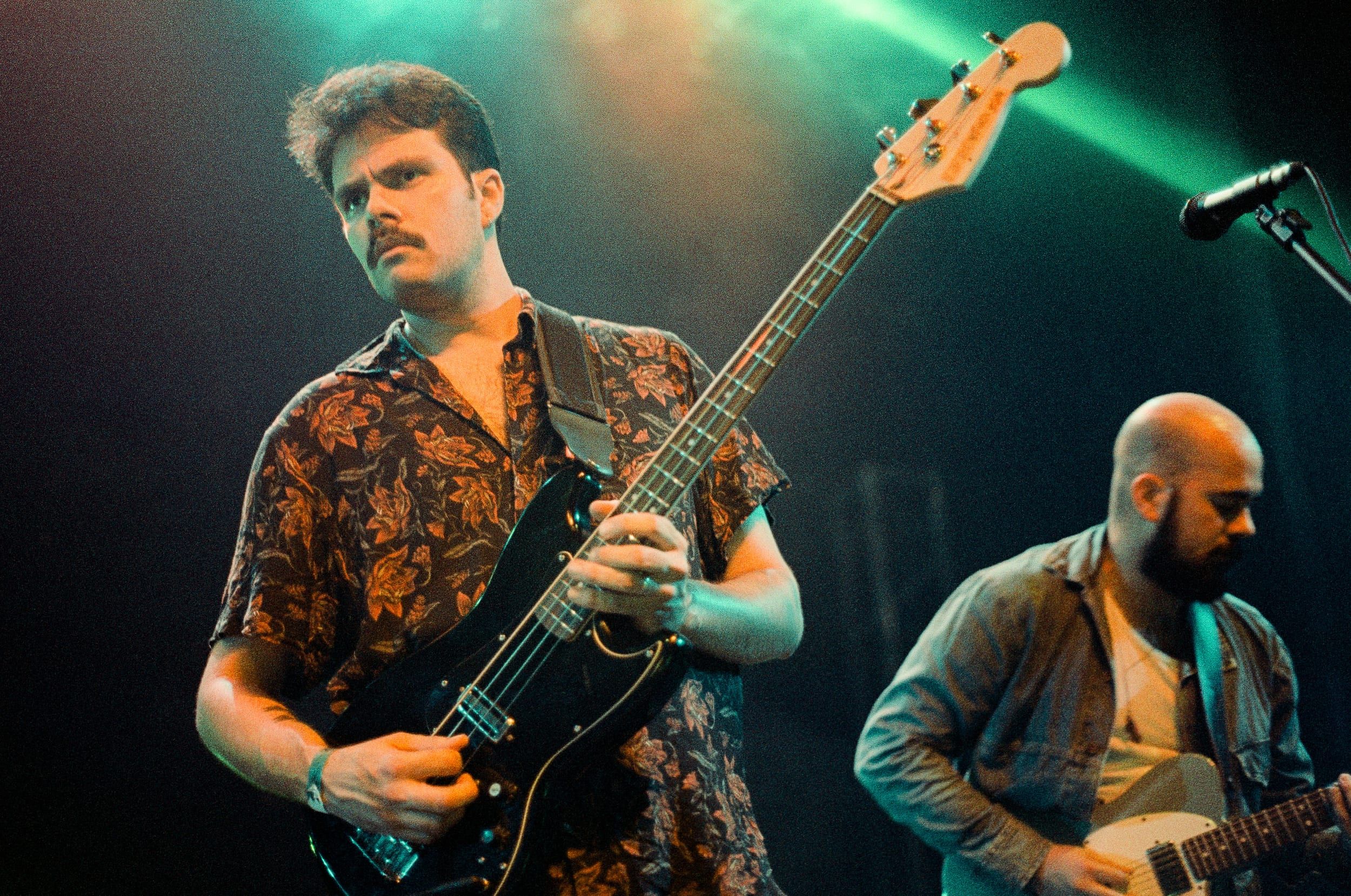 Color analog photograph shot on Canon EOS 5 and Kodak Vision3 500T with EF 50mm f/1.4 in Belo Horizonte by geologyncoffee (Brazil). [Concert]