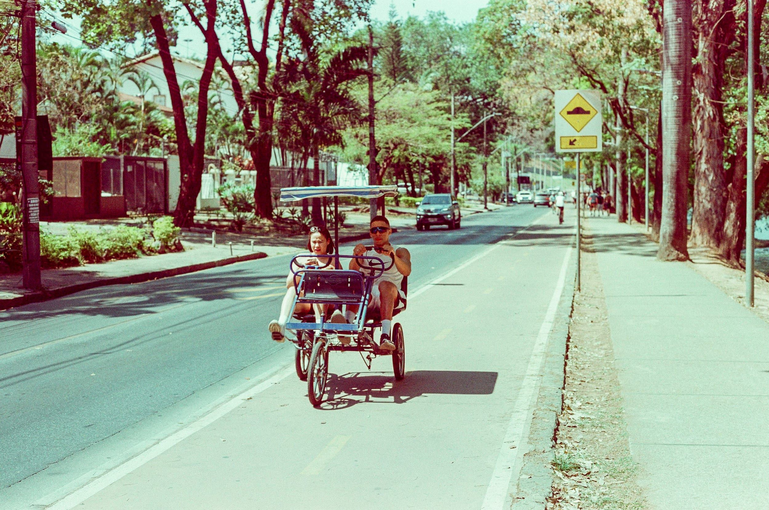 Color analog photograph shot on Canon FTb and Ferrania Solaris with FD 50mm f/1.8 in Belo Horizonte, Brazil by geologyncoffee (Brazil). [Travel]
