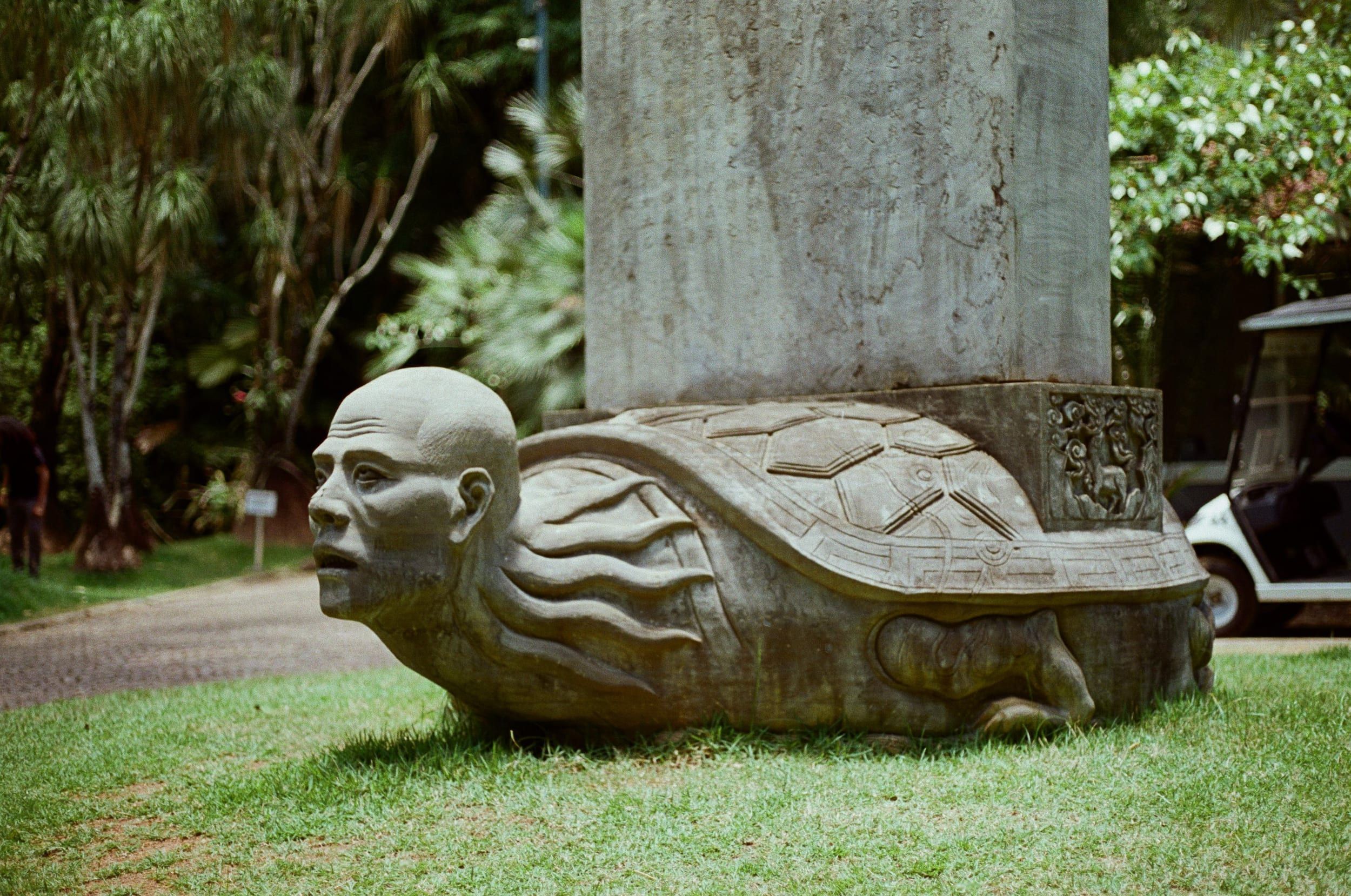 Color analog photograph shot on Canon FTb and Kodak Vision3 250D with FD 50mm f/1.8 by geologyncoffee (Brazil). [Travel]