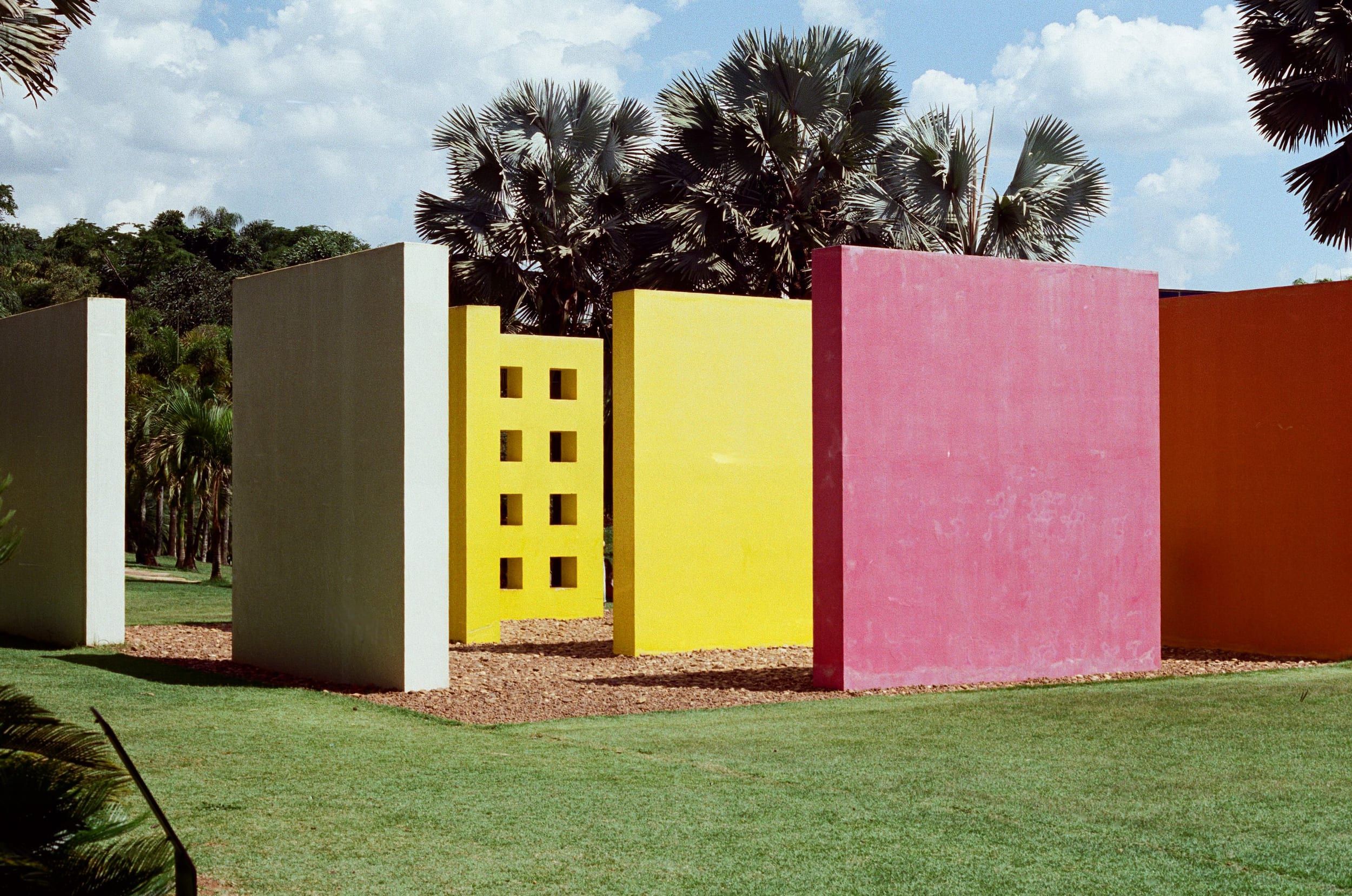 Color analog photograph shot on Canon FTb and Kodak Vision3 250D with FD 50mm f/1.8 by geologyncoffee (Brazil). [Travel]