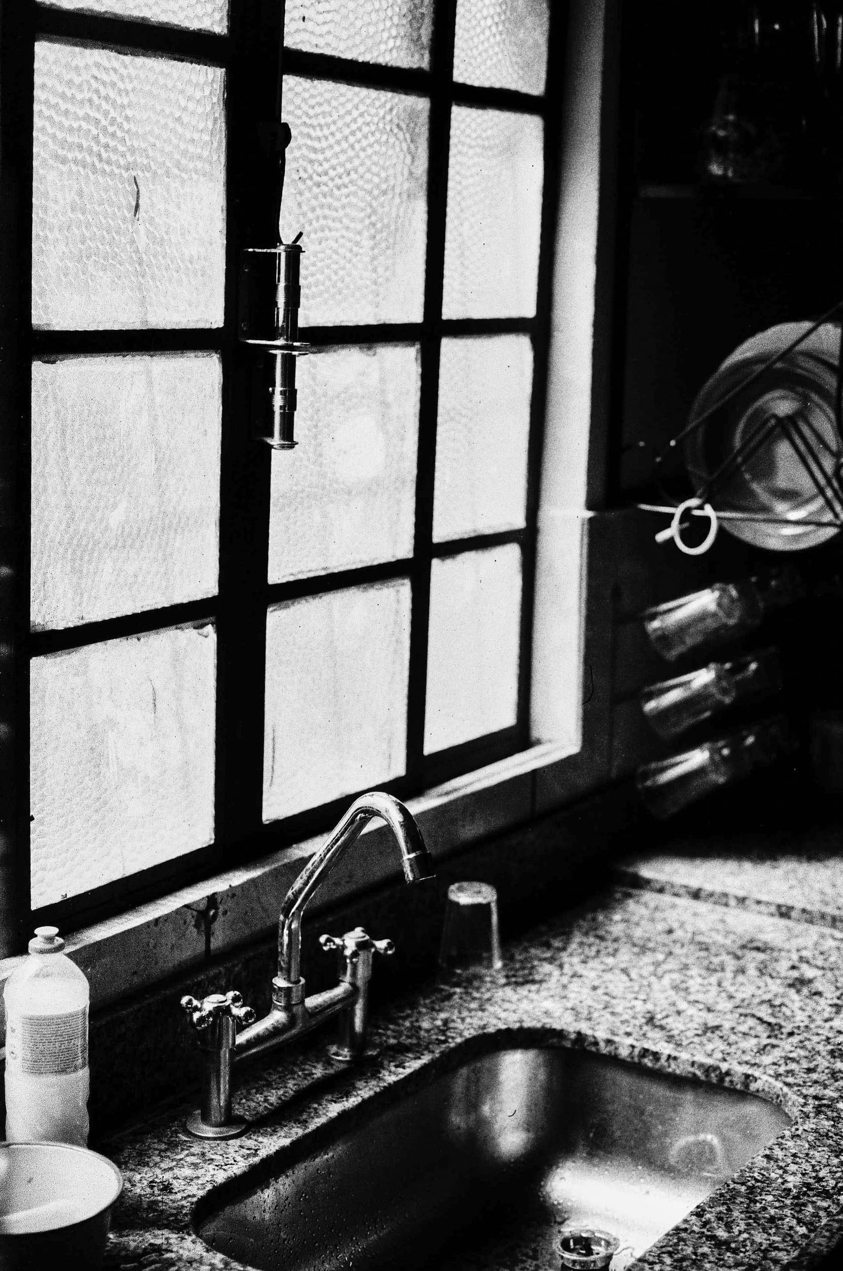 Black and white analog photograph shot on Canon FTb and Shanghai Film Gp3 100 with Canon FD 50mm f/1.8 in Curvelo, Brazil by geologyncoffee (Brazil). [Travel]