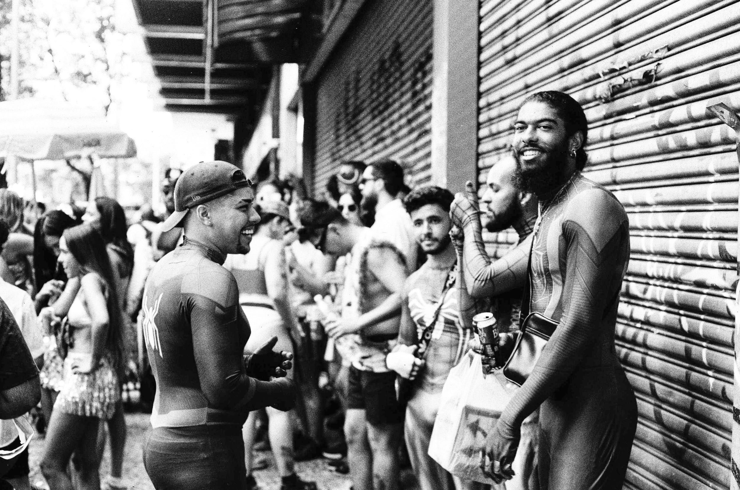 Black and white analog photograph shot on Canon FTb and Shanghai Film Gp3 100 with Canon FD 50mm f/1.8 in Belo Horizonte, Brazil by geologyncoffee (Brazil). [Travel]