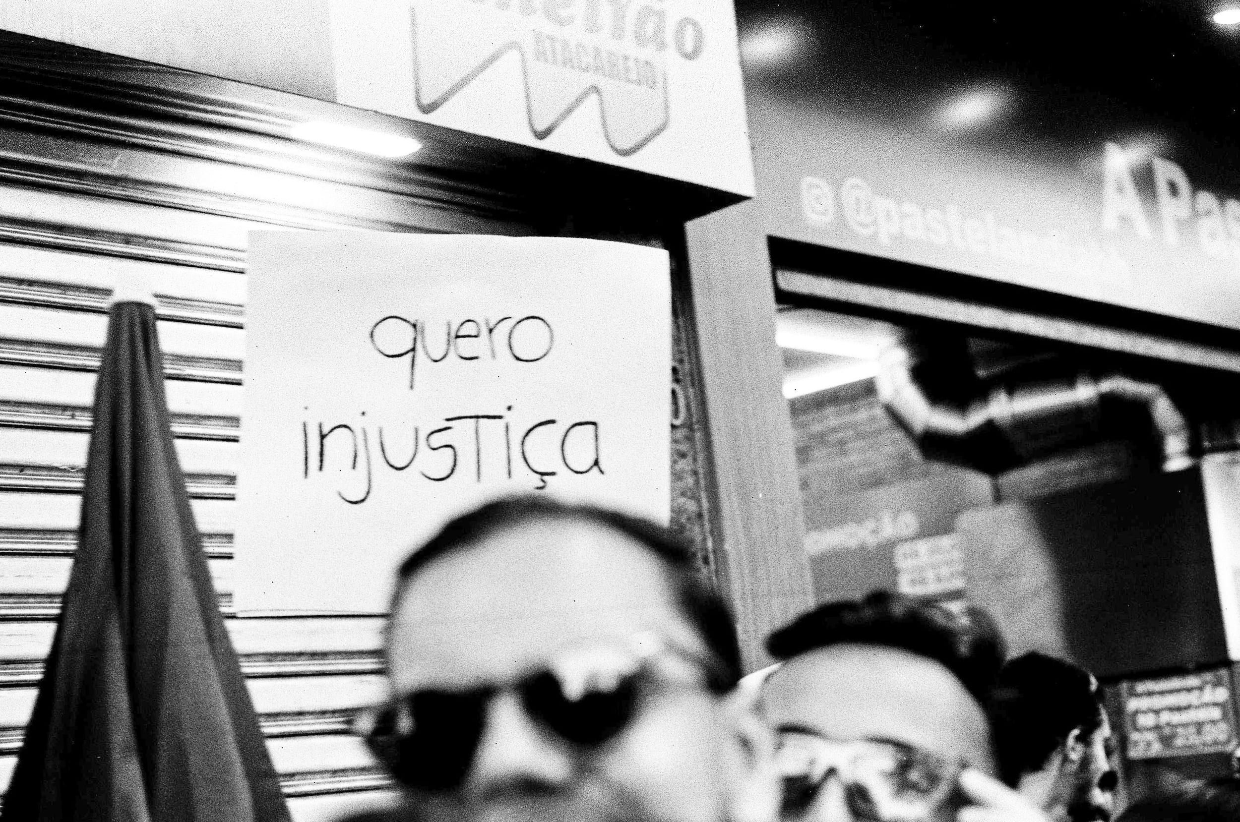Black and white analog photograph shot on Canon FTb and Shanghai Film Gp3 100 with Canon FD 50mm f/1.8 in Belo Horizonte, Brazil by geologyncoffee (Brazil). [Travel]