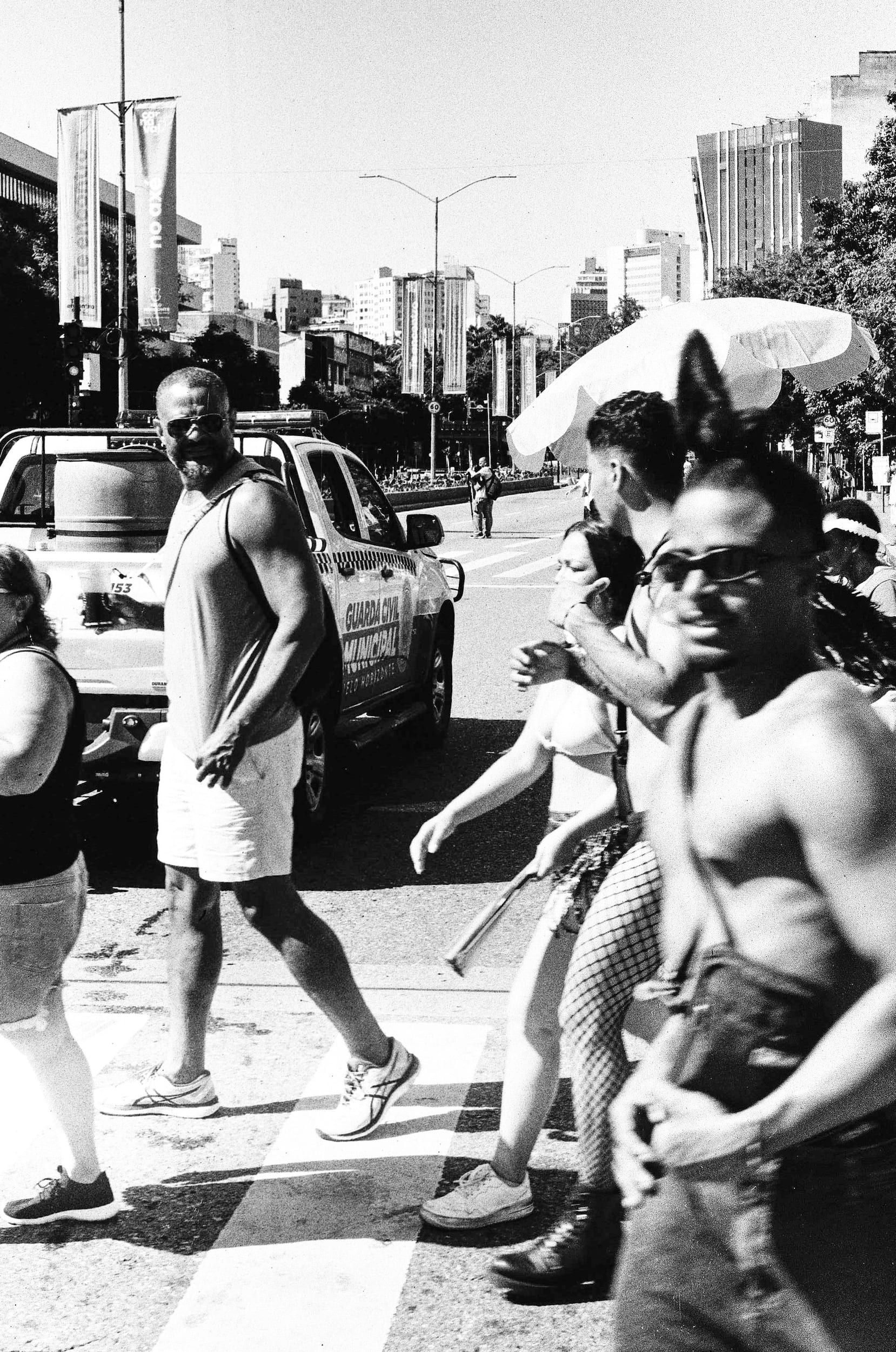 Black and white analog photograph shot on Canon FTb and Shanghai Film Gp3 100 with Canon FD 50mm f/1.8 in Belo Horizonte, Brazil by geologyncoffee (Brazil). [Travel]