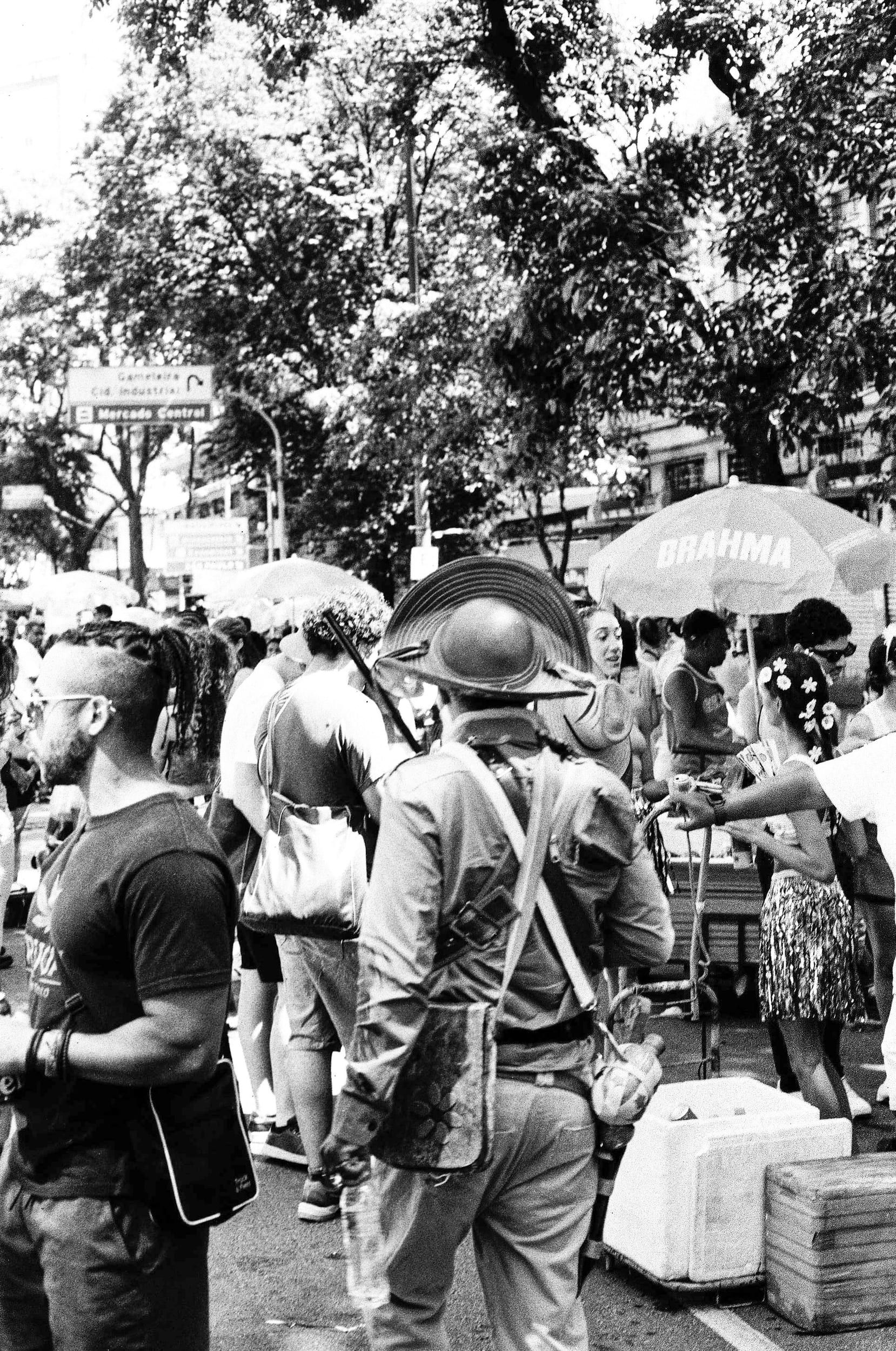 Black and white analog photograph shot on Canon FTb and Shanghai Film Gp3 100 with Canon FD 50mm f/1.8 in Belo Horizonte, Brazil by geologyncoffee (Brazil). [Travel]
