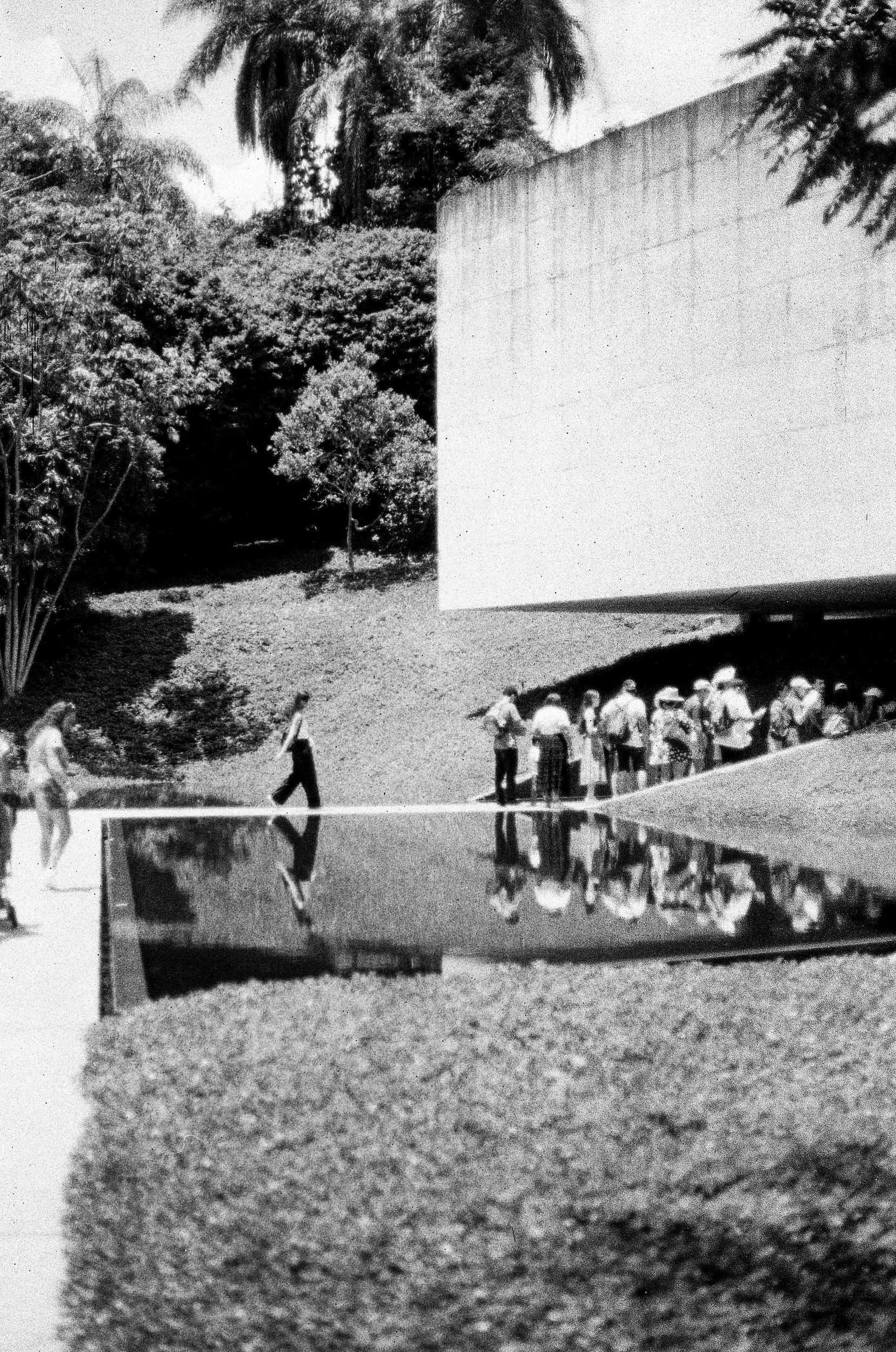 Black and white analog photograph shot on Canon FTb and Shanghai Film Gp3 100 with Canon FD 50mm f/1.8 in Inhotim by geologyncoffee (Brazil). [Travel]