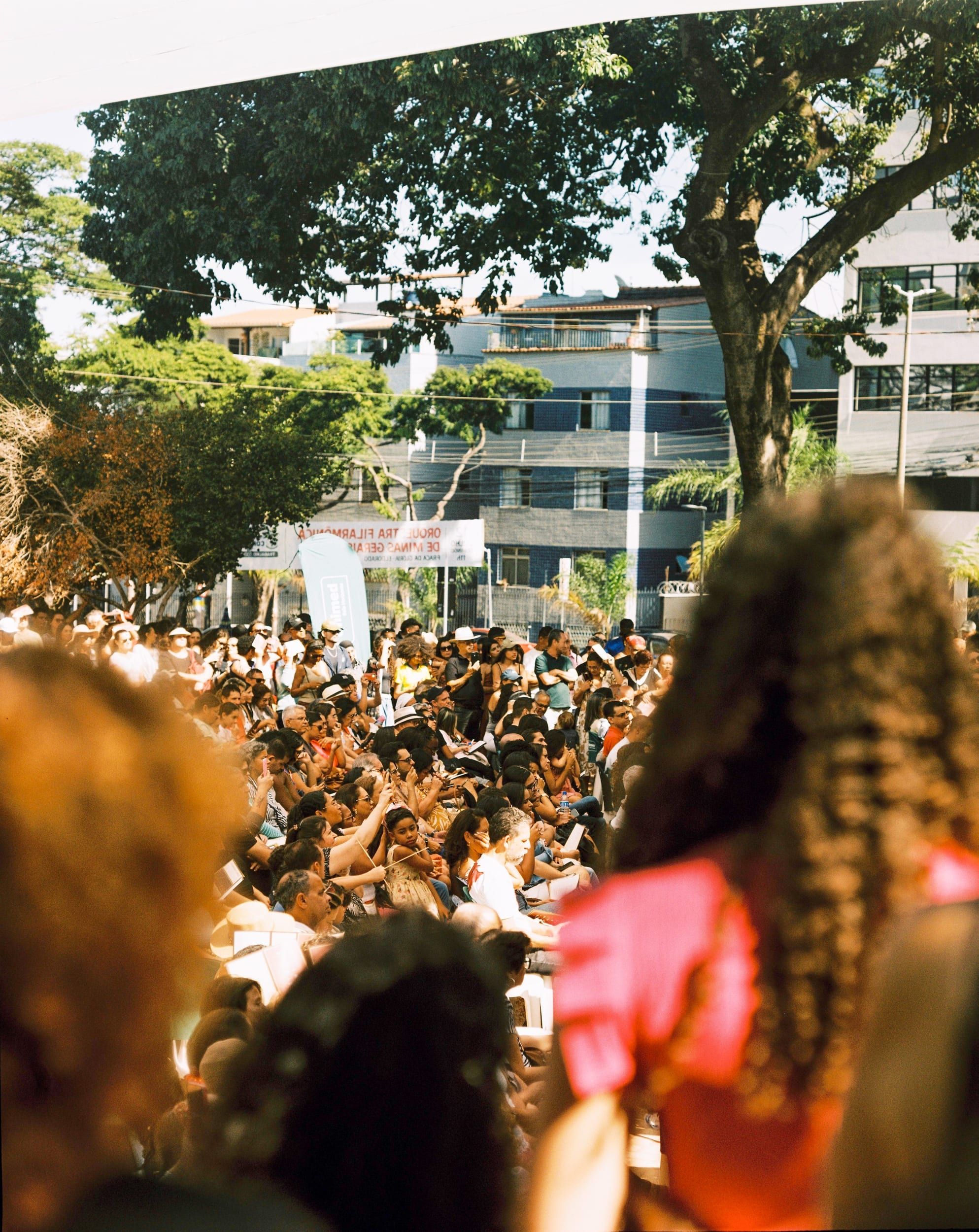 Color analog photograph shot on Pentax 67 and Lucky Color 200 with Takumar 105mm f/2.4 in Contagem, Brazil by geologyncoffee (Brazil). [Travel]