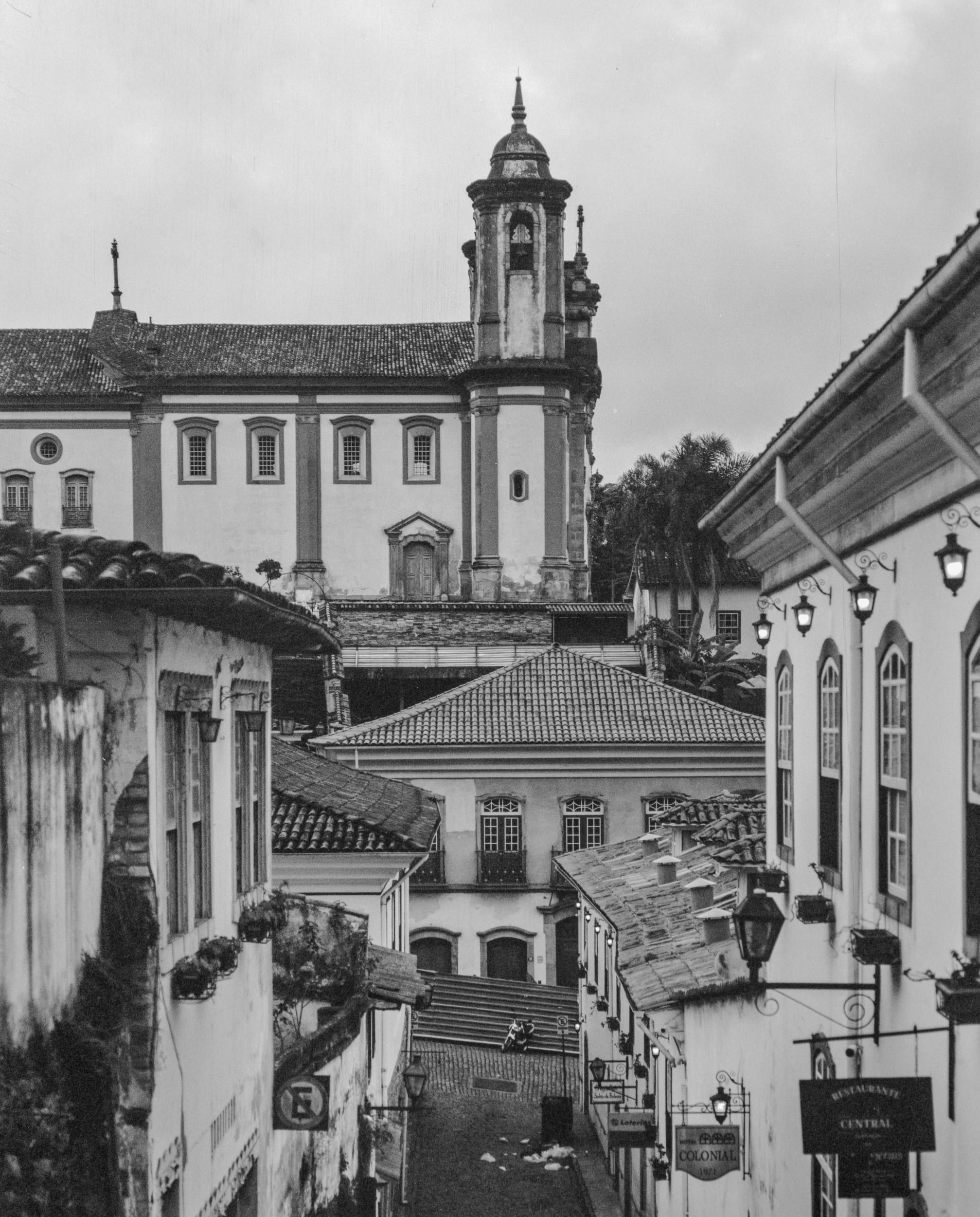 Black and white analog photograph shot on Pentax 67 and Lucky SHD 400 with Pentax 67 135mm f/4 macro in Ouro Preto, Brazil by geologyncoffee (Brazil). [Travel]