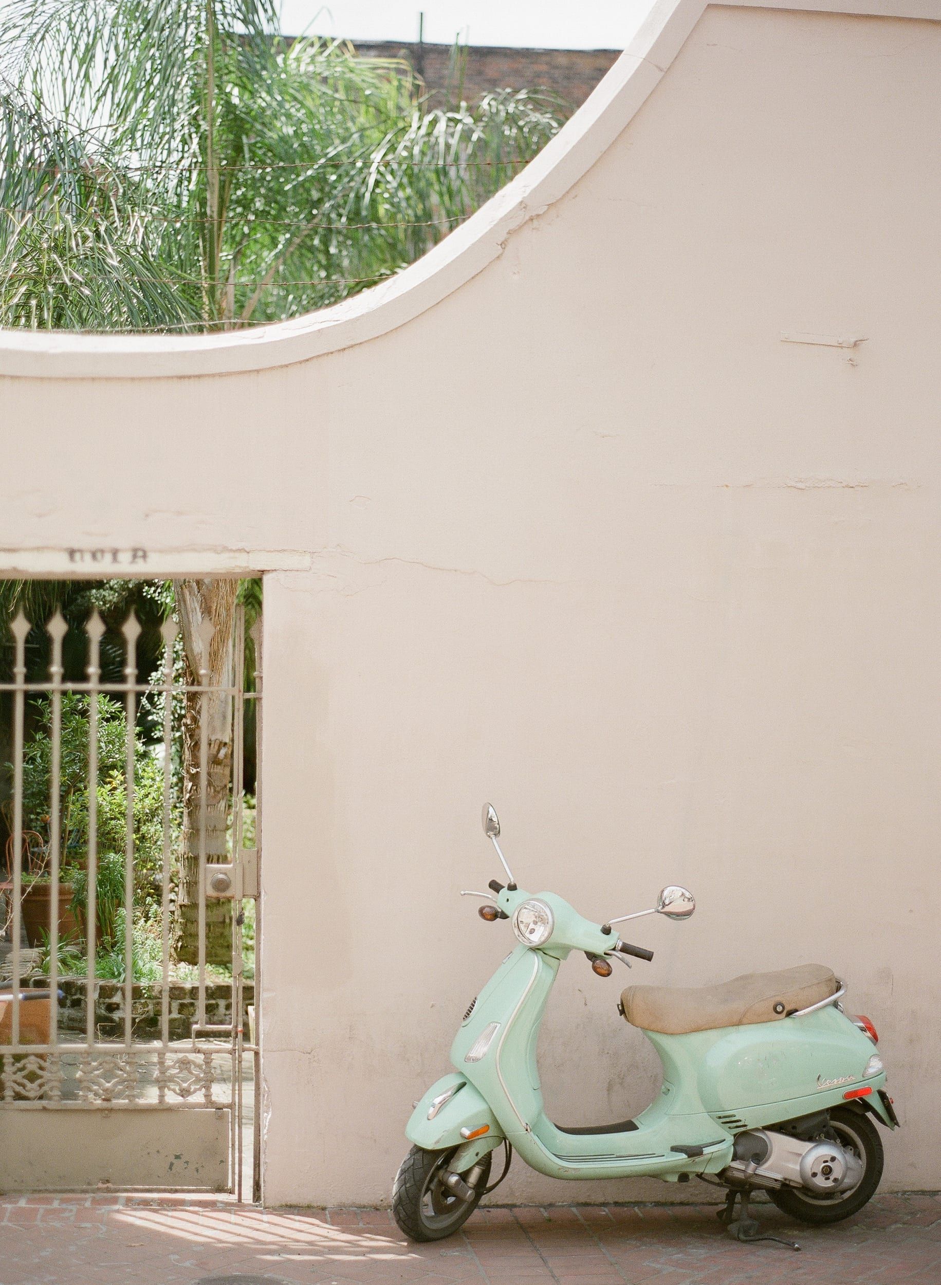 Color analog photograph shot on Contax 645 and Fujifilm Fujicolor Pro 400h Professional with 80mm f2 in New Orleans, Louisiana by Jack_von_Linden (United States). [Travel]