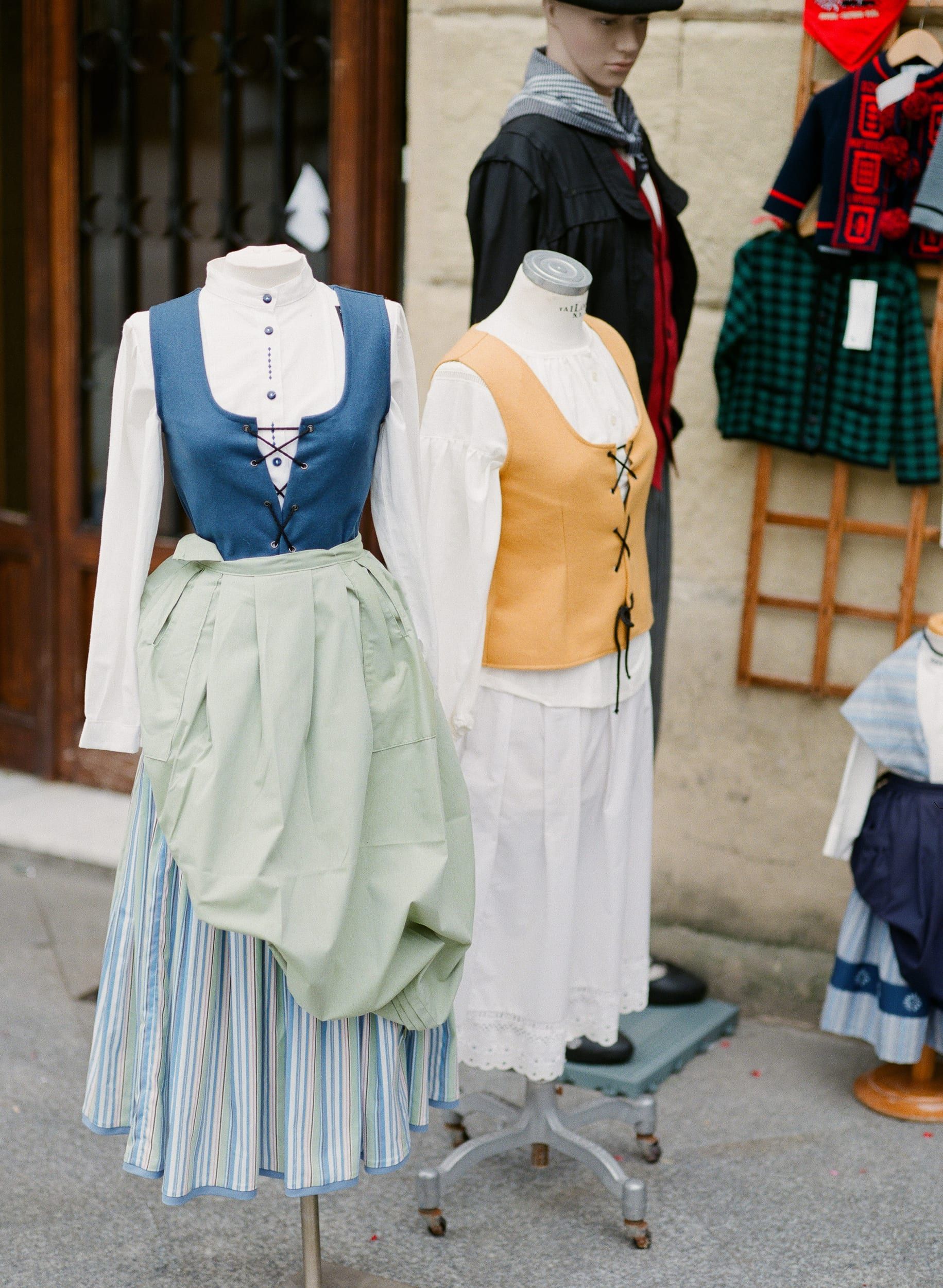 Color analog photograph shot on Hasselblad H1 and Fujifilm Fujicolor Pro 400h Professional with 100mm f2.2 in San Sebastian, Spain by Jack_von_Linden (United States). [Travel]