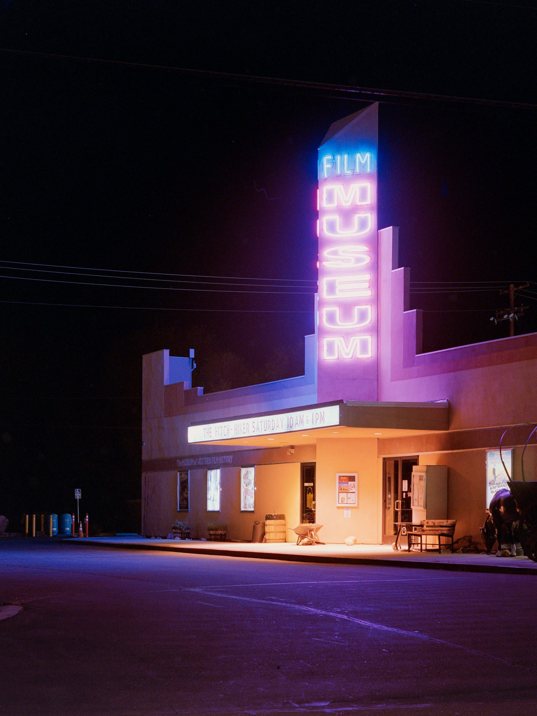 Color analog photograph shot on Hasselblad H1 and Kodak Professional Portra 800 with 100mm f2.2 in Lone Pine, California by Jack_von_Linden (United States). [Landscape]