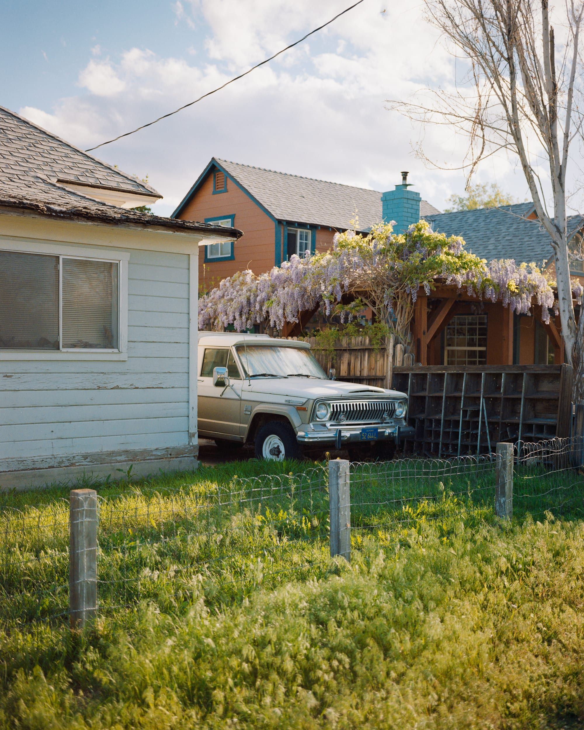 Color analog photograph shot on Mamiya 7ii and Kodak Gold 200 with 80mm f4 in Bishop, California by Jack_von_Linden (United States). [Travel]