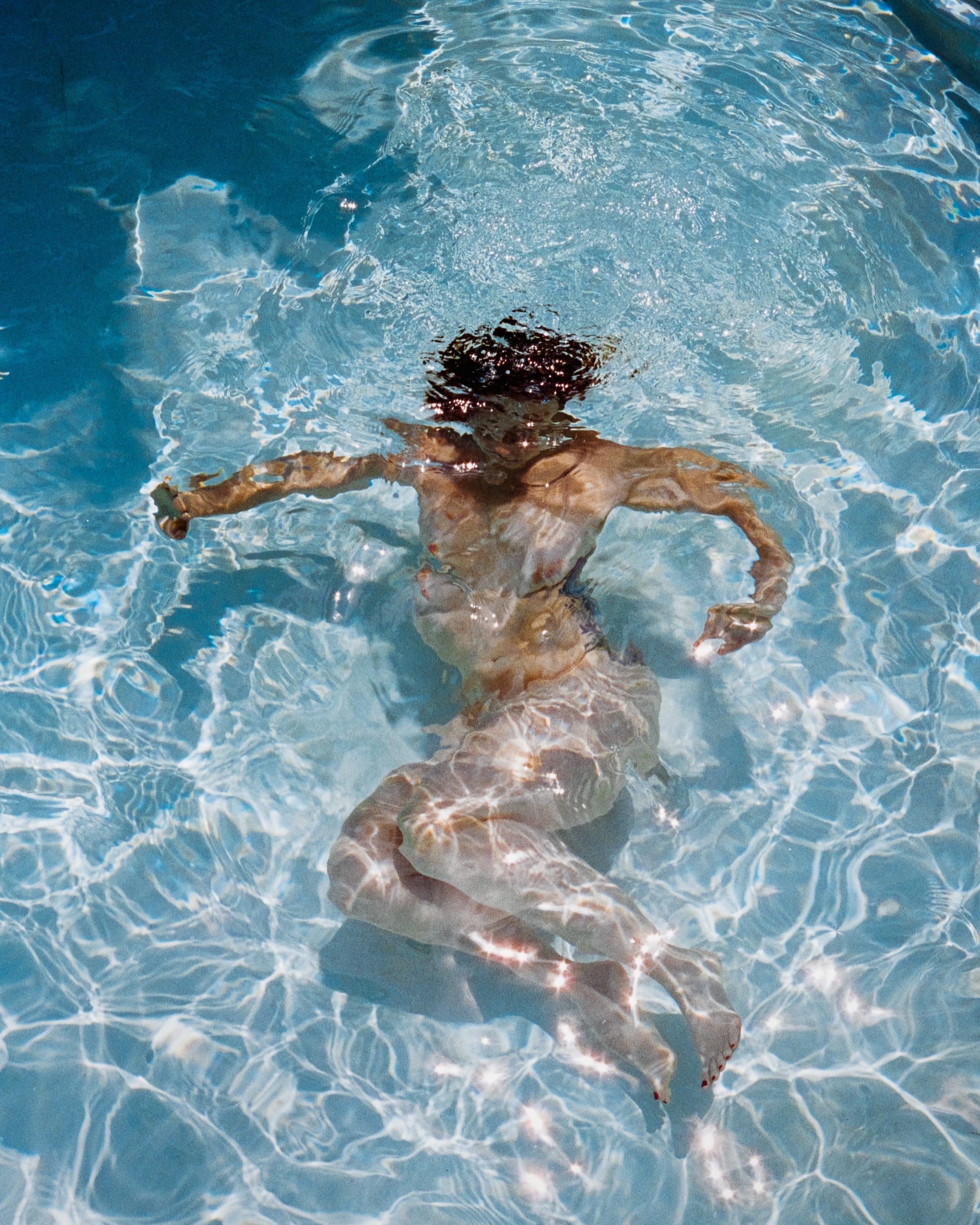Color analog photograph shot on Nikonos V and Kodak Professional Portra 800 with 35mm f2.5 in Columbus, Ohio by Jack_von_Linden (United States). [Underwater]