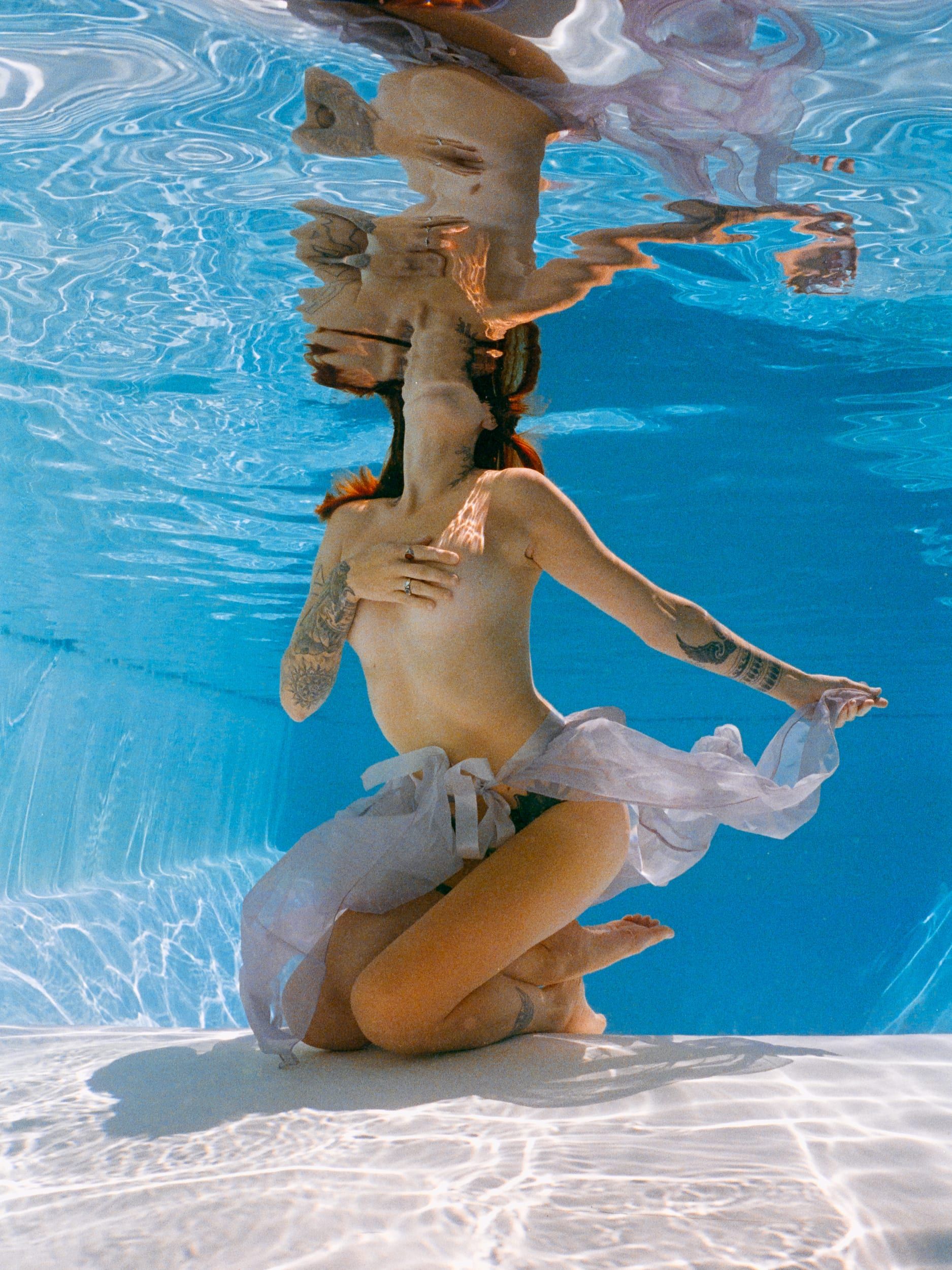 Color analog photograph shot on Nikonos V and Kodak Professional Portra 800 with 20mm f2.8 in Columbus, Ohio by Jack_von_Linden (United States). [Underwater]