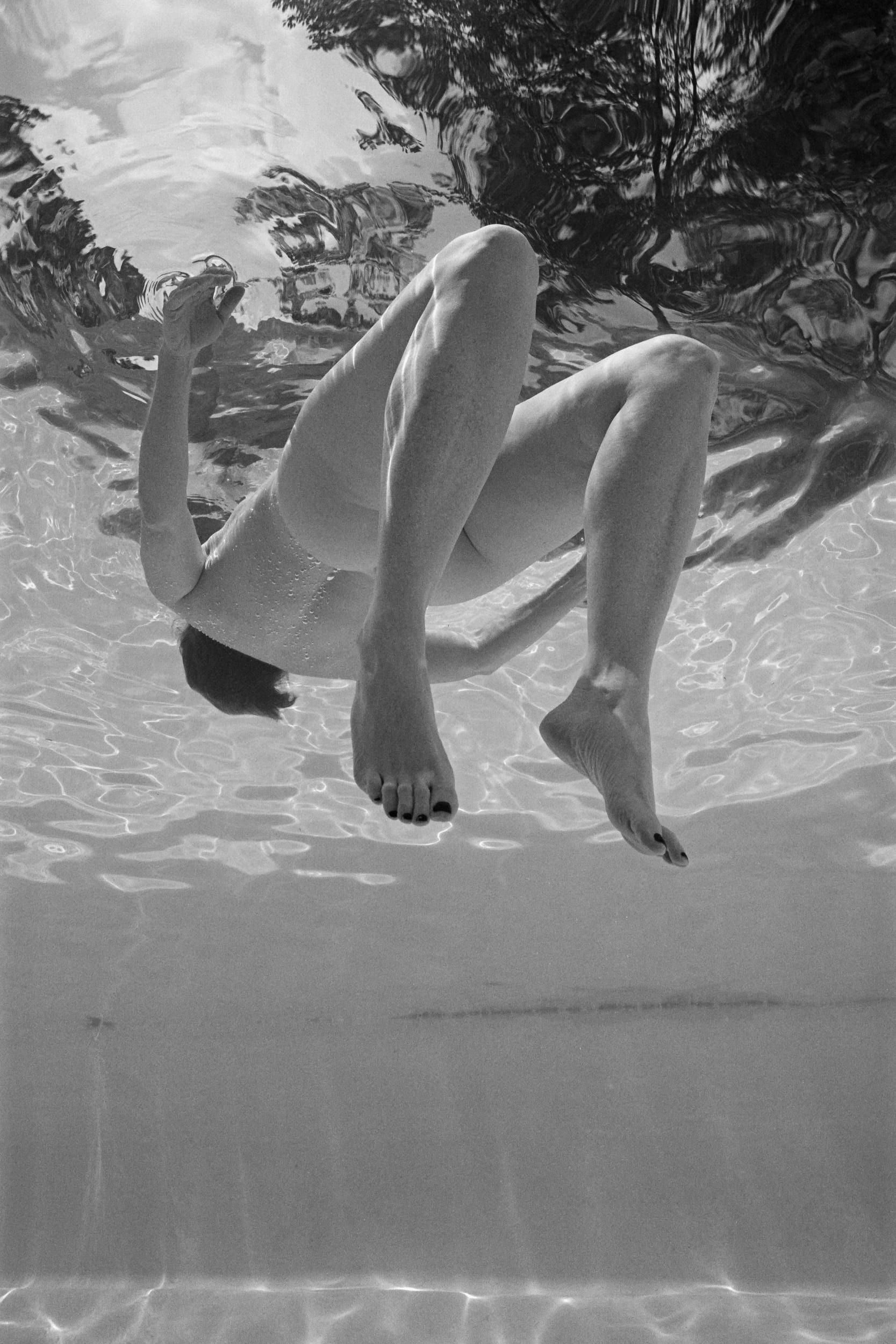 Black and white analog photograph shot on Nikonos V and Kodak Professional T-Max 400 with 35mm f2.5 in Columbus, Ohio by Jack_von_Linden (United States). [Underwater]