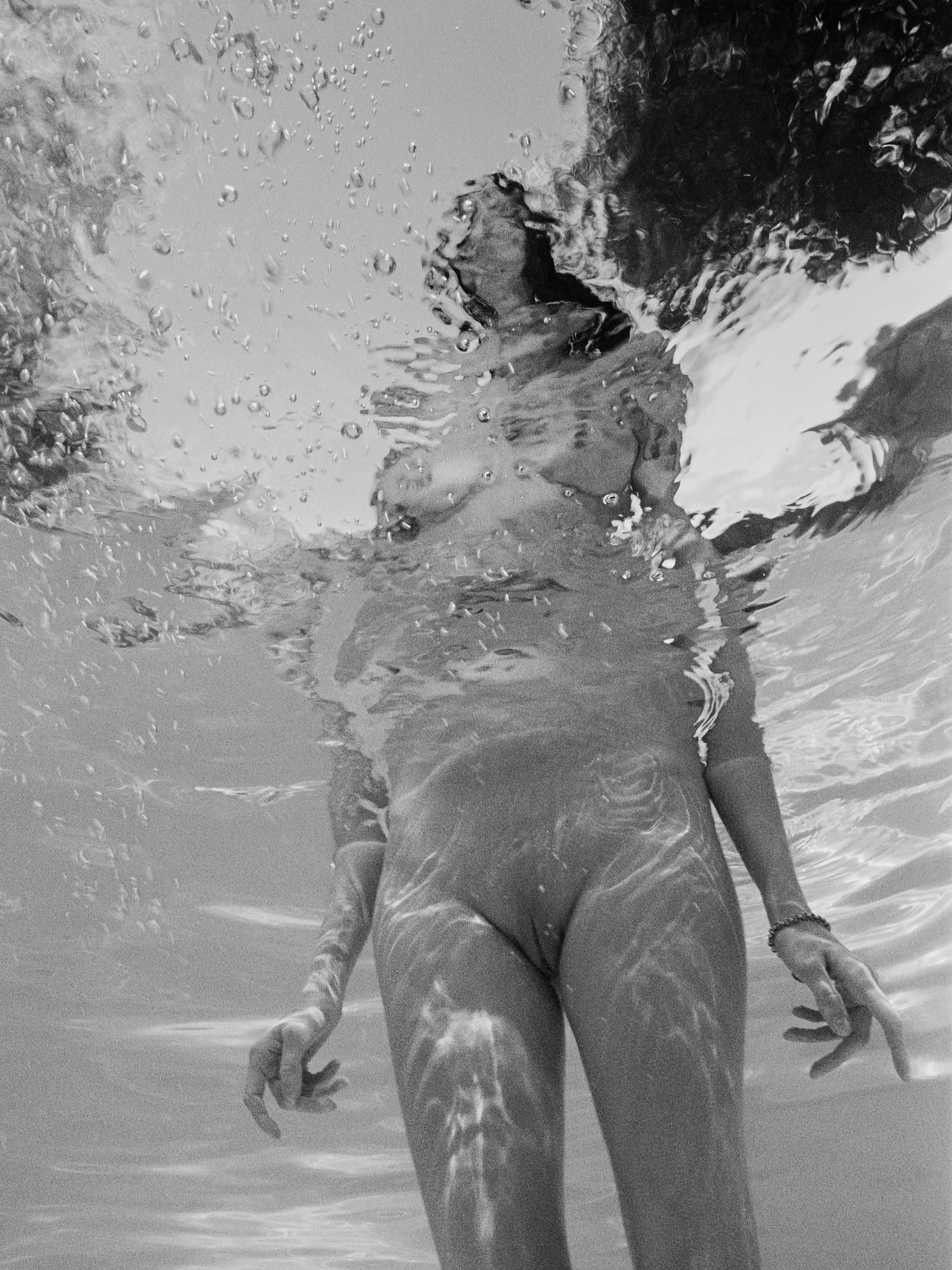Black and white analog photograph shot on Nikonos V and Kodak Professional T-Max 400 with 35mm f2.5 in Columbus, Ohio by Jack_von_Linden (United States). [Underwater]