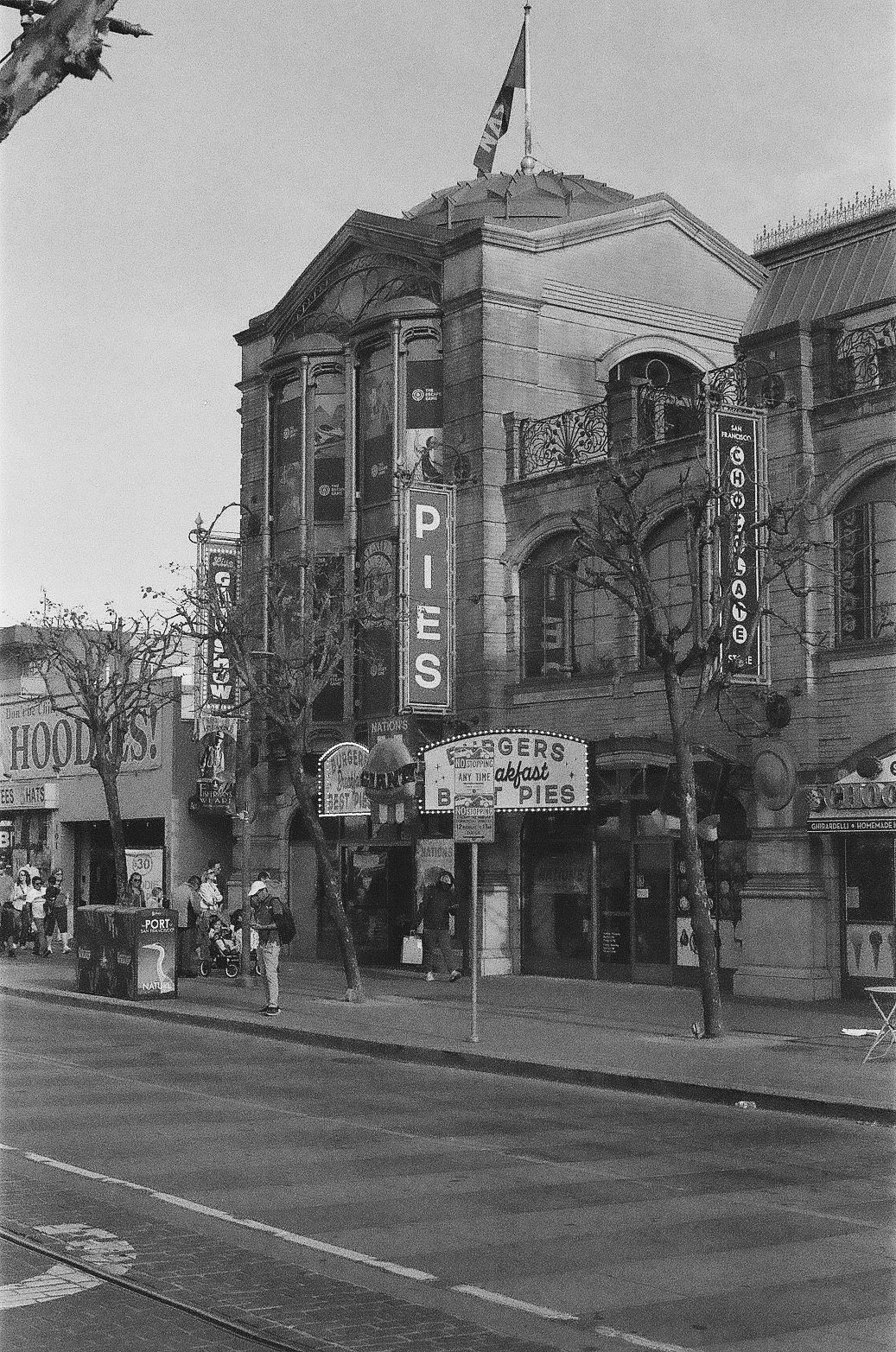 Black and white analog photograph shot on Canon A-1 and Street Candy Film Atm 400 with 50mm 1.8 in San Francisco by ShrubberNi (United States). [Travel]