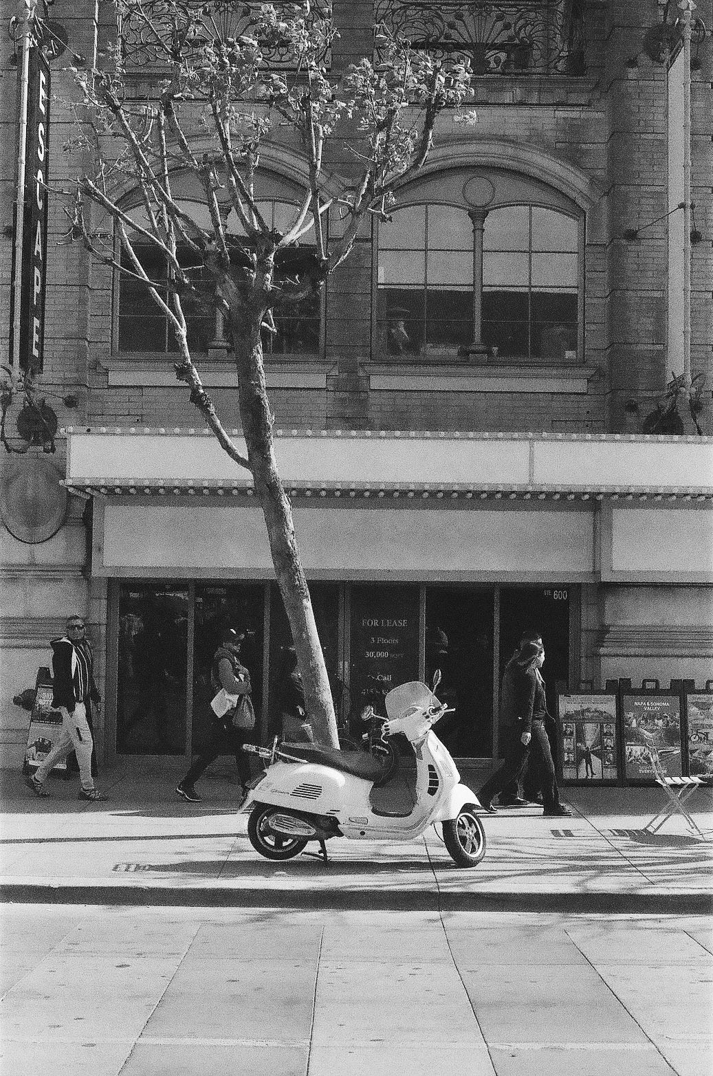 Black and white analog photograph shot on Canon A-1 and Street Candy Film Atm 400 with 50mm 1.8 in San Francisco by ShrubberNi (United States). [Travel]