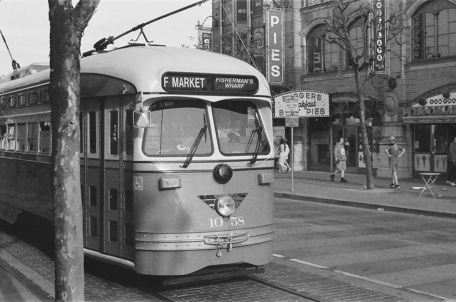 Black and white analog photograph shot on Canon A-1 and Street Candy Film Atm 400 with 50mm 1.8 in San Francisco by ShrubberNi (United States). [Travel]